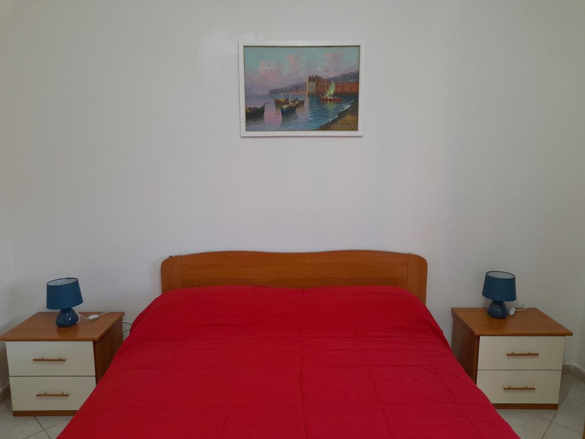 Casa Con Veranda In Centro - Comodo Parcheggio E Garage Incluso Latina Buitenkant foto