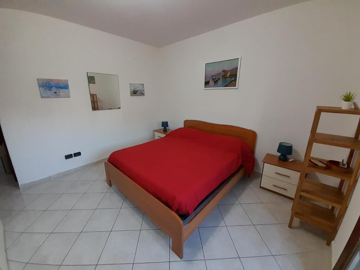 Casa Con Veranda In Centro - Comodo Parcheggio E Garage Incluso Latina Buitenkant foto