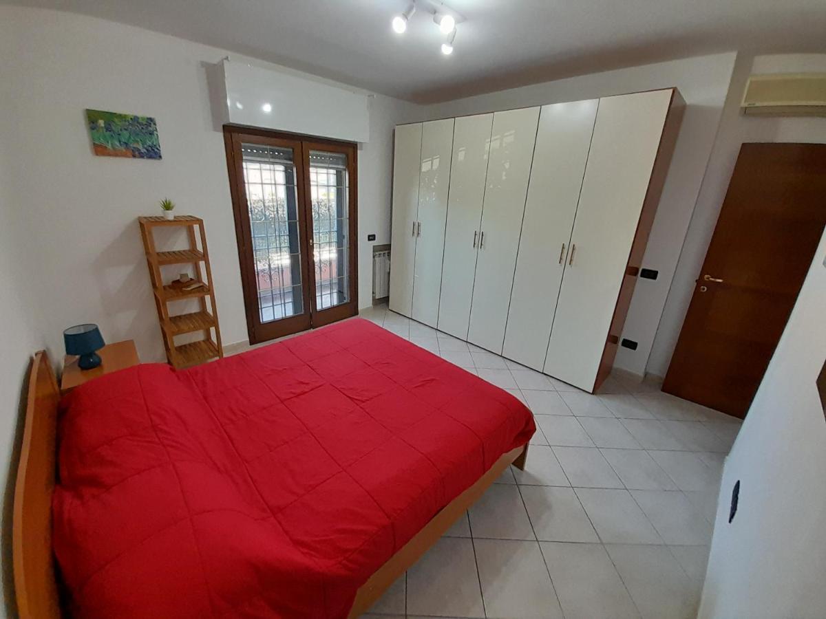 Casa Con Veranda In Centro - Comodo Parcheggio E Garage Incluso Latina Buitenkant foto