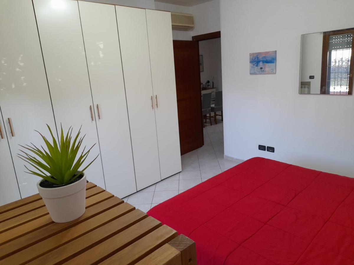 Casa Con Veranda In Centro - Comodo Parcheggio E Garage Incluso Latina Buitenkant foto