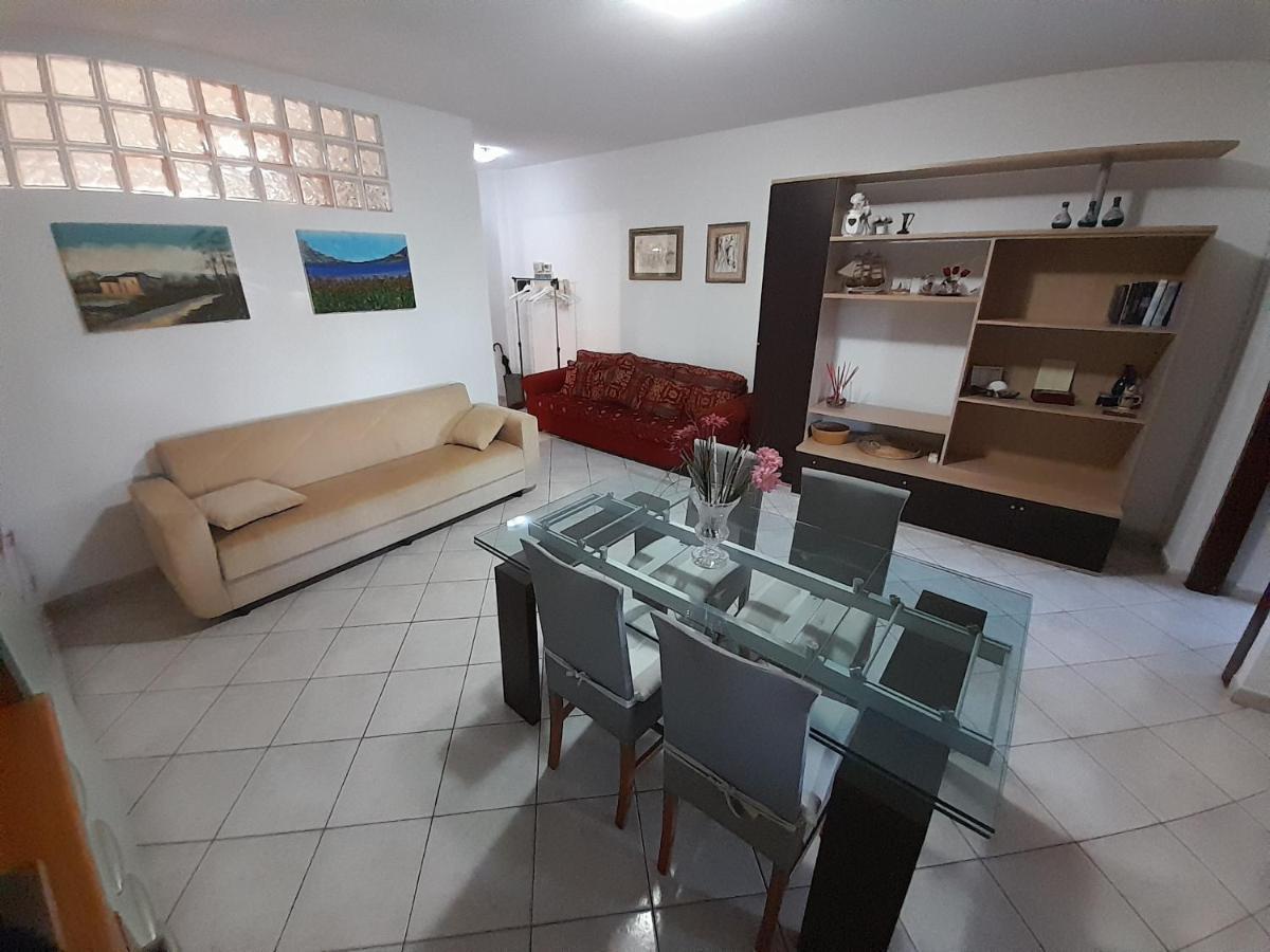 Casa Con Veranda In Centro - Comodo Parcheggio E Garage Incluso Latina Buitenkant foto
