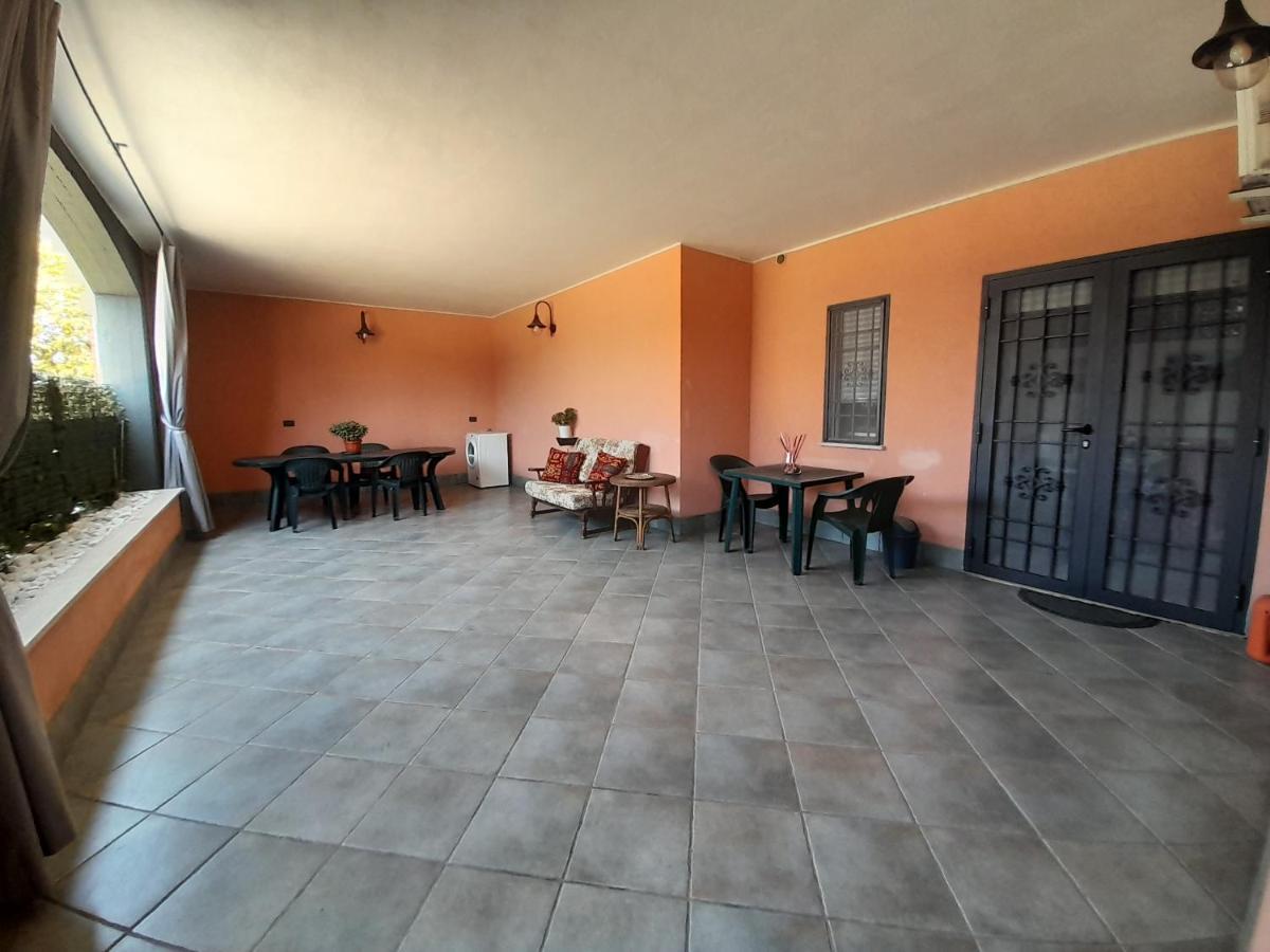 Casa Con Veranda In Centro - Comodo Parcheggio E Garage Incluso Latina Buitenkant foto