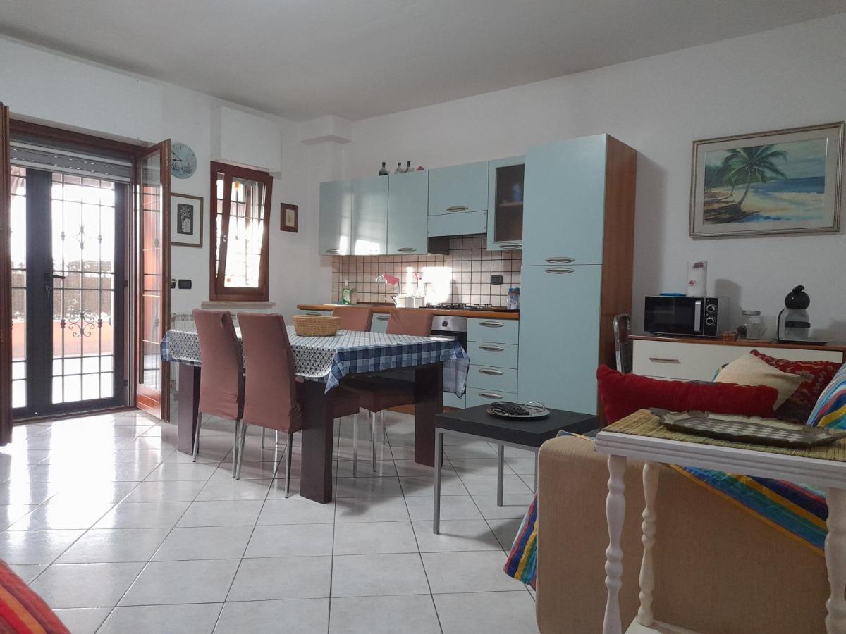 Casa Con Veranda In Centro - Comodo Parcheggio E Garage Incluso Latina Buitenkant foto