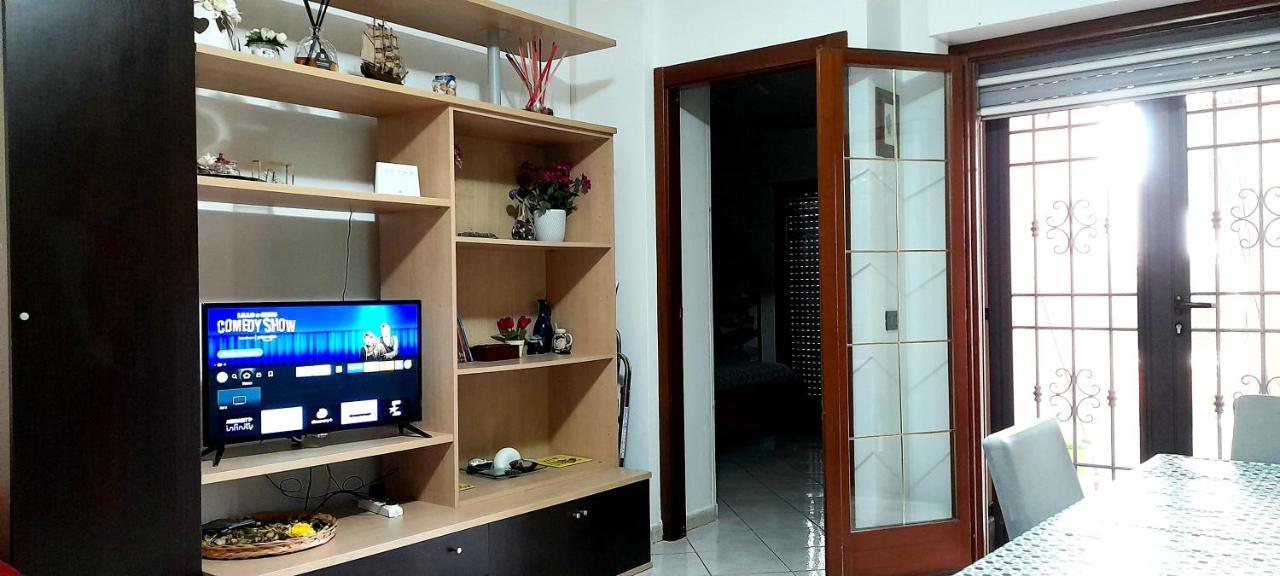 Casa Con Veranda In Centro - Comodo Parcheggio E Garage Incluso Latina Buitenkant foto