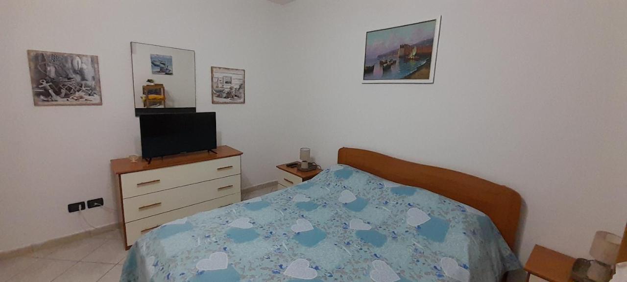 Casa Con Veranda In Centro - Comodo Parcheggio E Garage Incluso Latina Buitenkant foto