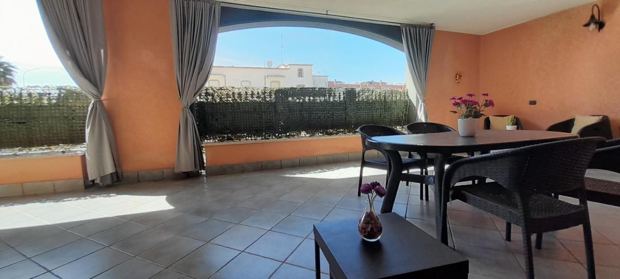 Casa Con Veranda In Centro - Comodo Parcheggio E Garage Incluso Latina Buitenkant foto